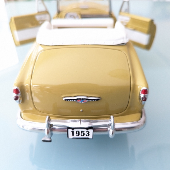 Sun Star 1953 Chevrolet Bel Air Convertible Die Cast Model Car Collectible 1:18 - Picture 8 of 12